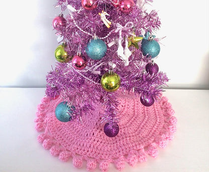 Mini Christmas Tree Skirt - Crochet Pattern