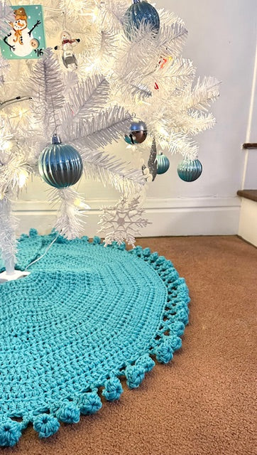 Chunky Bobble Christmas Tree Skirt - Crochet Pattern